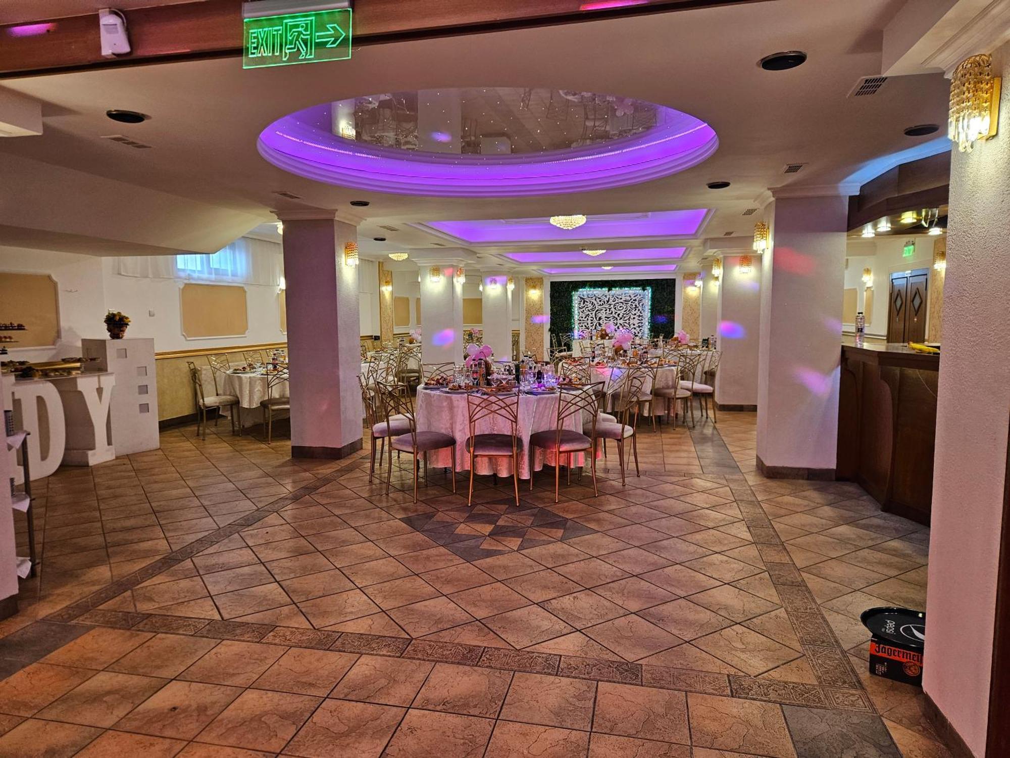 Hotel Bulevard Făgăraş Exteriör bild